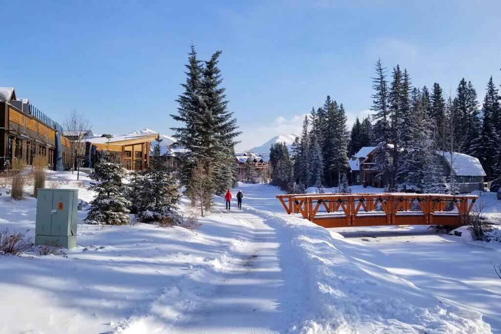 Luxurious Rundle Cliffs Lodge In Spring Creek Canmore Exterior foto