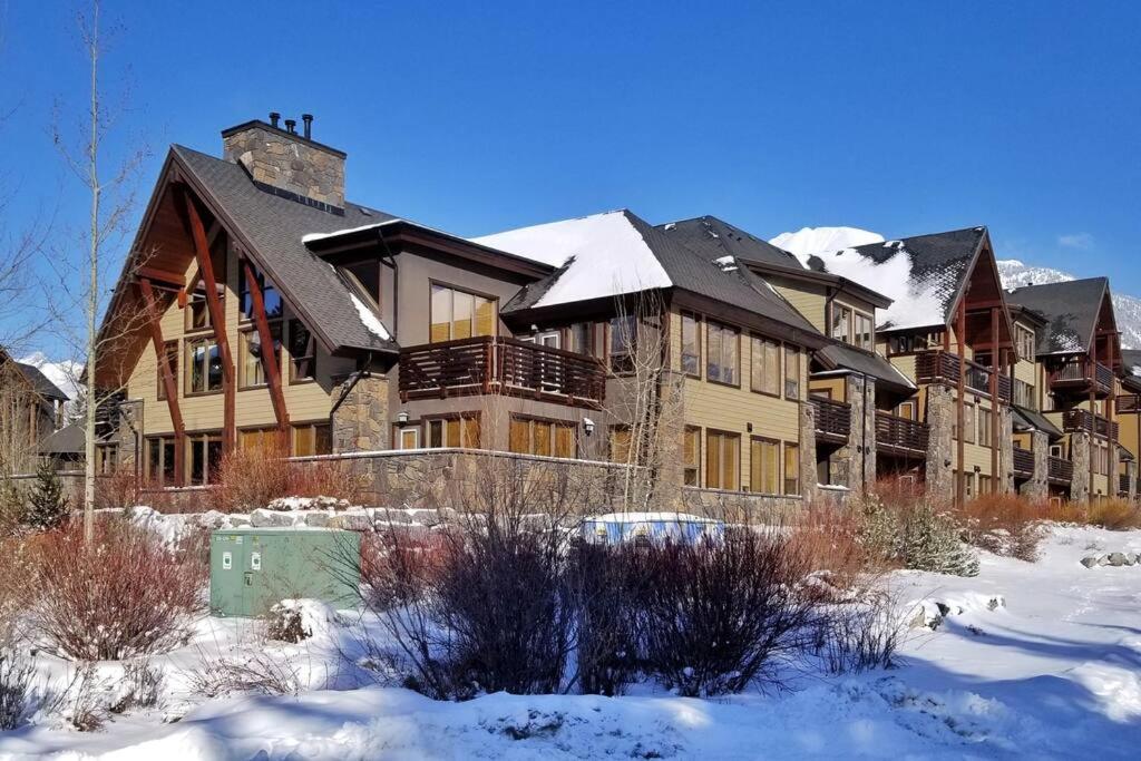 Luxurious Rundle Cliffs Lodge In Spring Creek Canmore Exterior foto