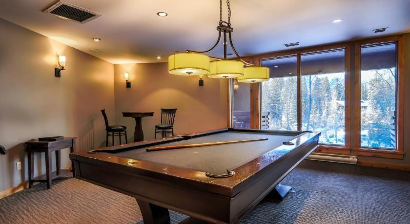 Luxurious Rundle Cliffs Lodge In Spring Creek Canmore Exterior foto