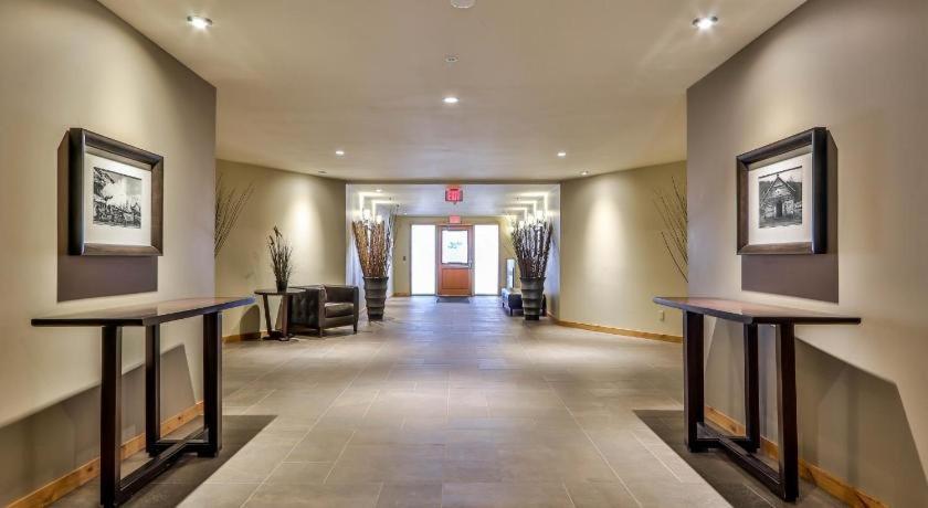 Luxurious Rundle Cliffs Lodge In Spring Creek Canmore Exterior foto